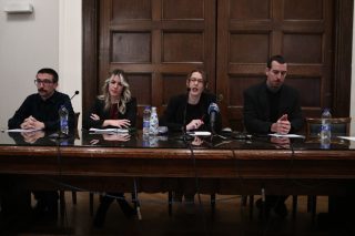 Από αριστερά: Θ. Χονδρόγιαννος (Reporters United), Ε. Κριωνά - Σαράντη (HIAS Ελλάδας), Μ. Λούκα (News247, συντονίστρια), Στ. Λουκόπουλος (Vouliwatch)